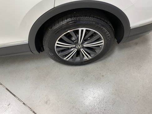 Used 2024 Volkswagen Tiguan SE image 12