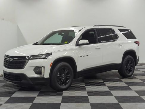 Used 2023 Chevrolet Traverse LT FWD image 3