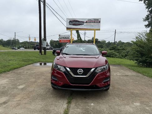 Used 2020 Nissan Rogue Sport SV FWD image 2