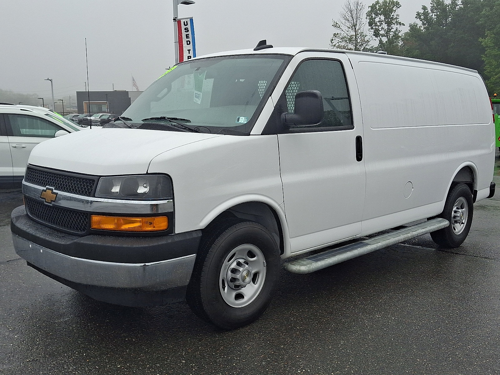 Used 2025 Chevrolet Express 2500 w/ Driver Convenience Package RWD image 3