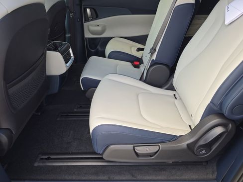 New 2026 Kia Carnival EX FWD image 17