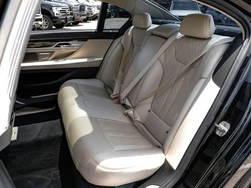 Used 2018 BMW 740i RWD image 35