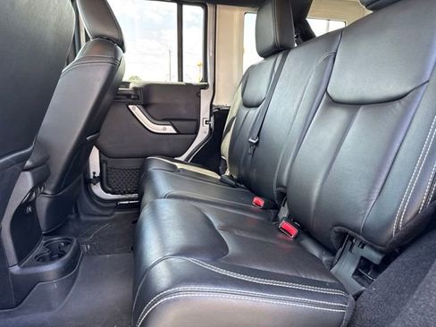 Used 2015 Jeep Wrangler Unlimited Sahara w/ Max Tow Package AWD/4WD image 22
