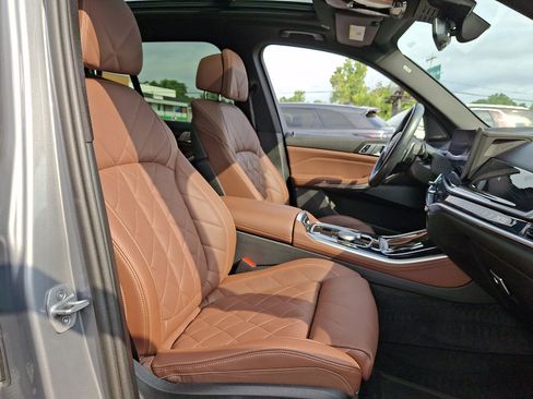 Used 2024 BMW X5 xDrive40i w/ M Sport Package AWD/4WD image 21