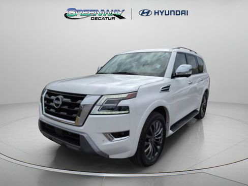 Used 2023 Nissan Armada Platinum w/ Captain's Chairs Package RWD image 4