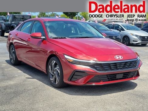Used 2025 Hyundai Elantra SEL FWD image 1