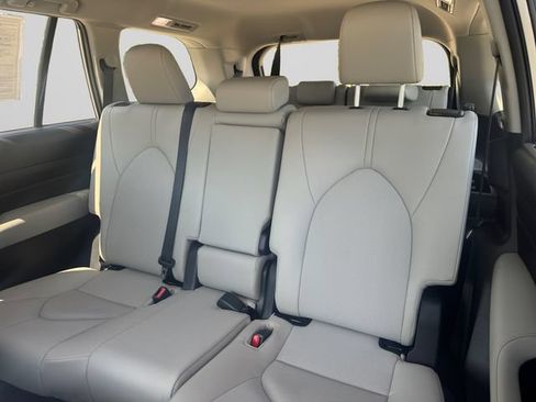 Certified 2024 Toyota Grand Highlander FWD image 13
