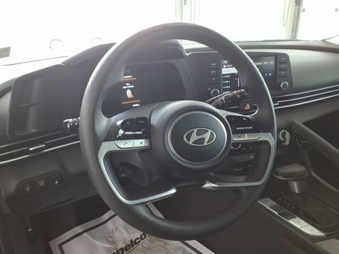 Used 2025 Hyundai Elantra Hybrid FWD image 11