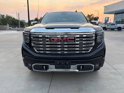 Used 2023 GMC Sierra 1500 Denali w/ Technology Package AWD/4WD image 2