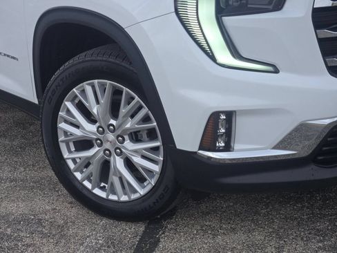 Used 2024 GMC Acadia Elevation AWD/4WD image 3