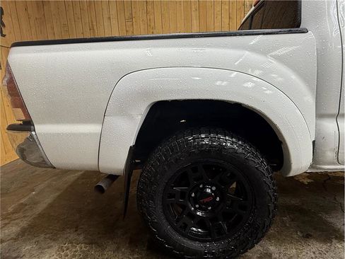 Used 2010 Toyota Tacoma 4x4 Double Cab image 6