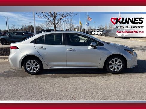 Used 2025 Toyota Corolla LE image 4