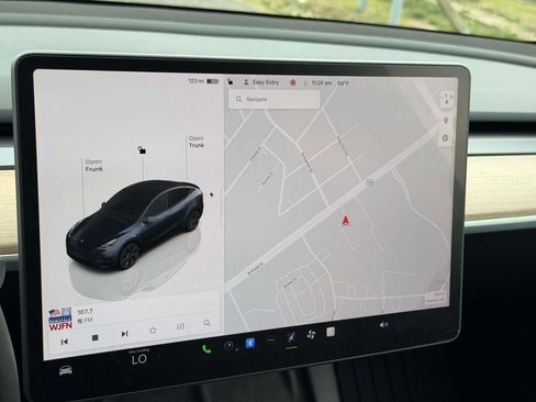 Used 2024 Tesla Model Y Long Range AWD/4WD image 3
