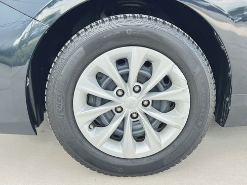 Used 2017 Toyota Camry LE FWD image 12