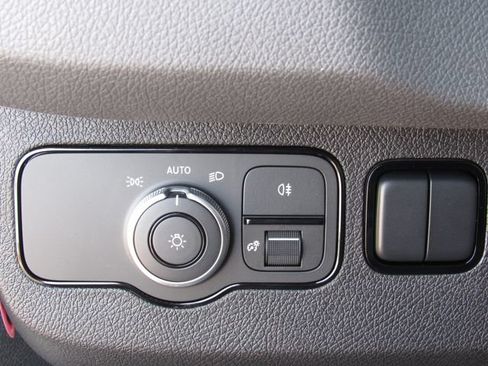 Used 2025 Mercedes-Benz Sprinter 2500 image 33