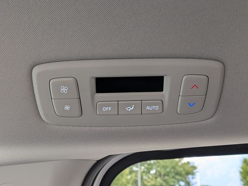 Used 2025 Kia Carnival FWD image 31