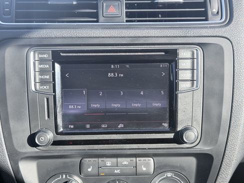 Used 2017 Volkswagen Jetta SE image 59