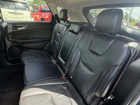 Used 2019 Ford Edge Titanium FWD image 12
