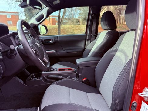 Used 2023 Toyota Tacoma TRD Sport image 12