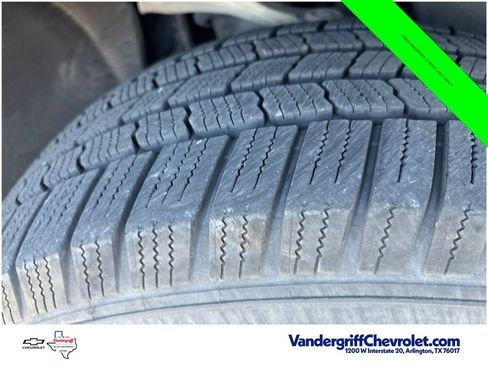Used 2021 Chevrolet Suburban LT RWD image 12