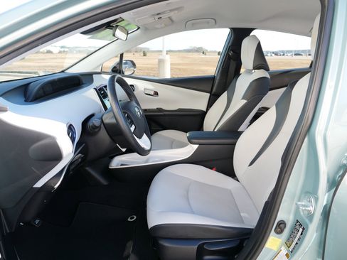 Used 2016 Toyota Prius Four image 14