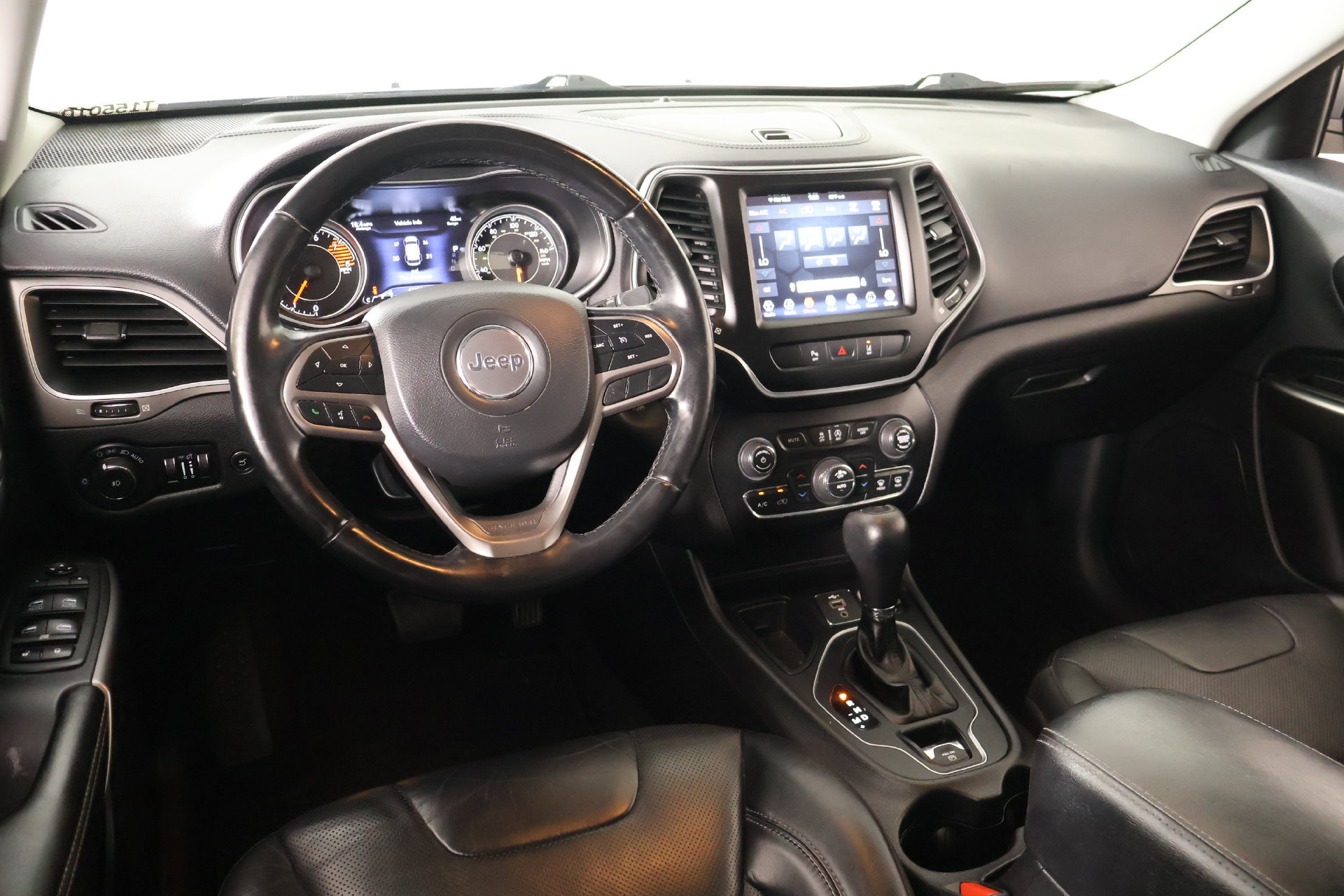 Used 2021 Jeep Cherokee Latitude Lux w/ Comfort/Convenience Group FWD image 2