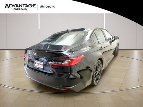 Used 2025 Toyota Camry SE FWD image 7