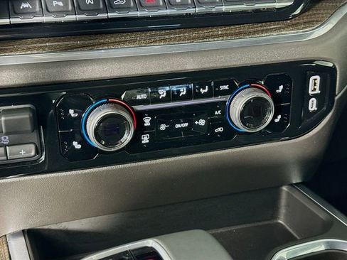 Used 2025 Chevrolet Silverado 1500 LT Trail Boss w/ Convenience Package II AWD/4WD image 17