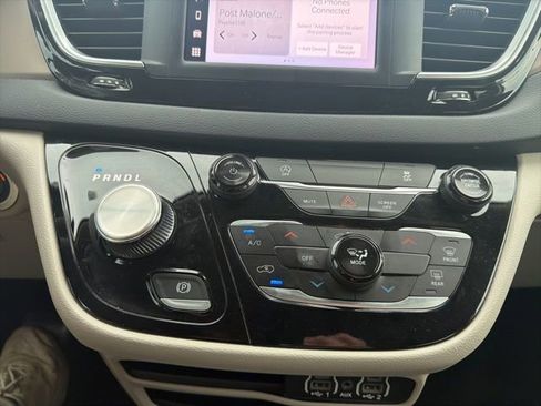 Used 2023 Chrysler Voyager LX FWD image 30