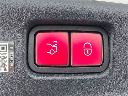 Used 2022 Mercedes-Benz C 300 Sedan image 17