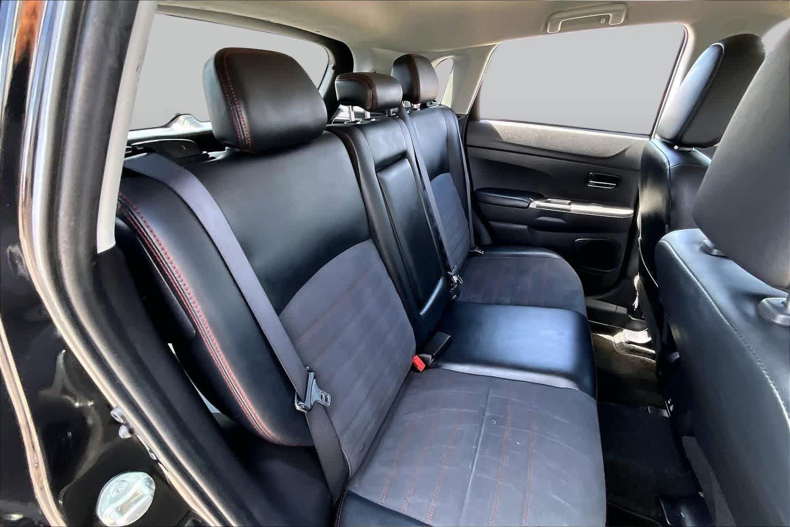 Used 2024 Mitsubishi Outlander Sport SE AWD/4WD image 19