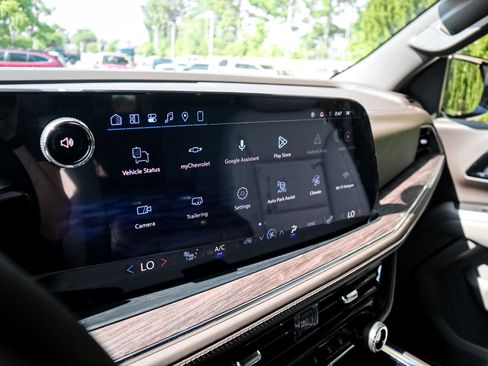 Used 2026 Chevrolet Suburban Z71 w/ Comfort Package image 23