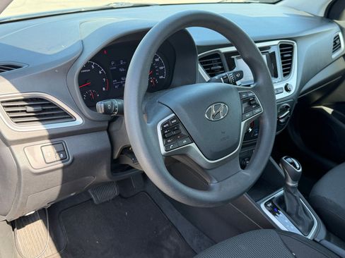 Used 2022 Hyundai Accent SE FWD image 4