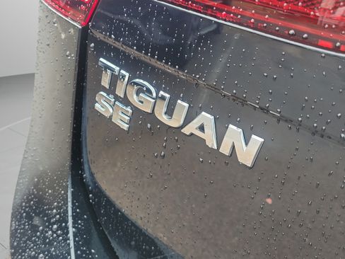 Used 2020 Volkswagen Tiguan SE w/ Panoramic Sunroof Package FWD image 31