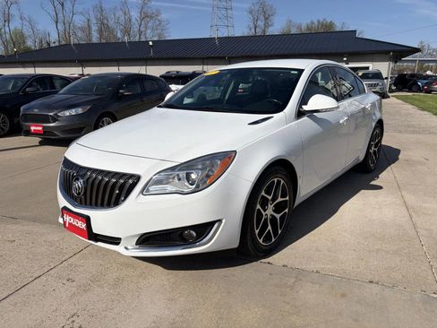 Used 2017 Buick Regal Sport Touring image 3