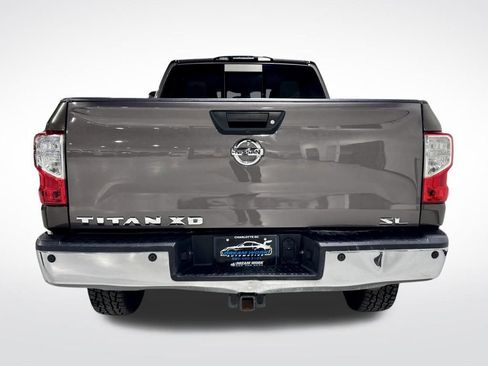 Used 2016 Nissan Titan SL image 8
