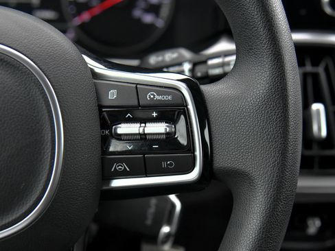 Used 2023 Kia Sorento LX image 27