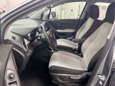 Used 2020 Chevrolet Trax LS FWD image 19