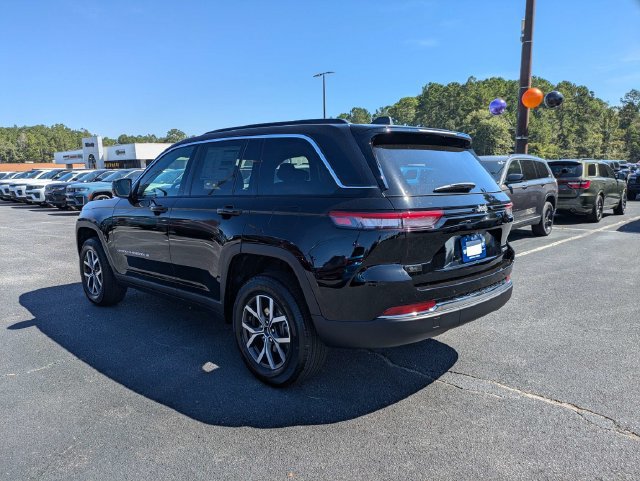 New 2027 Jeep Grand Cherokee Laredo X RWD image 7