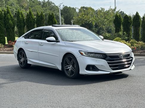 Used 2021 Honda Accord Touring image 2