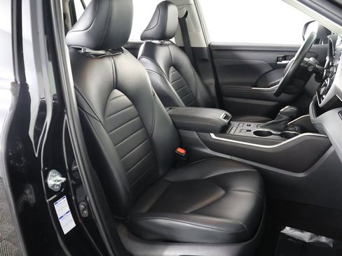 Used 2022 Toyota Highlander XLE image 31