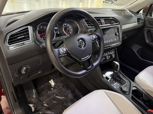 Used 2019 Volkswagen Tiguan SE w/ Panoramic Sunroof Package AWD/4WD image 14