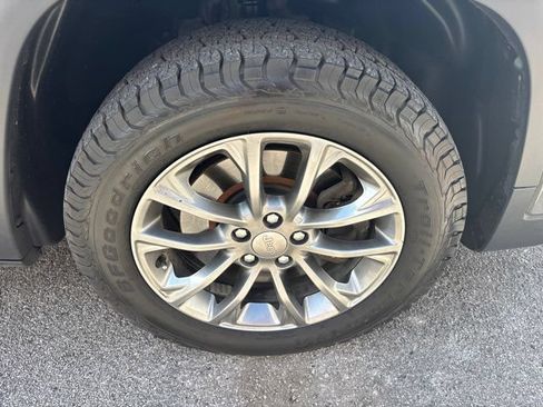 Used 2020 Jeep Cherokee Latitude Plus FWD image 8