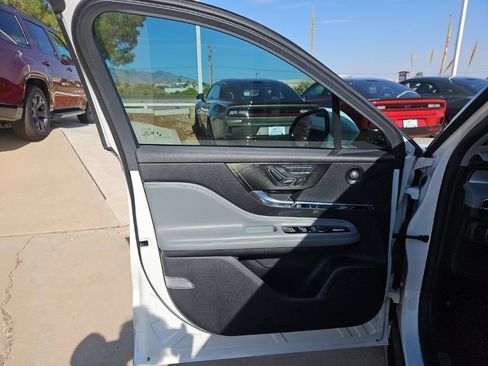 Used 2022 Lincoln Corsair Reserve w/ Equipment Group 201A AWD/4WD image 11