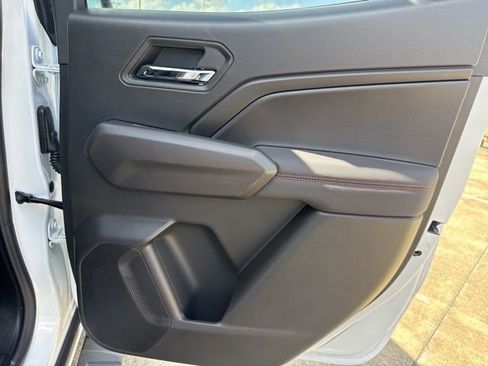 New 2025 Chevrolet Colorado Z71 w/ Midnight Edition image 13