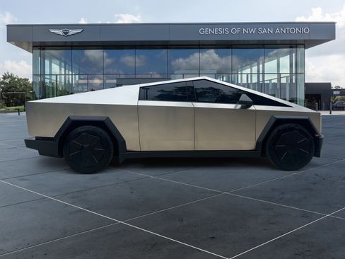 Used 2024 Tesla Cybertruck AWD Crew Cab image 6