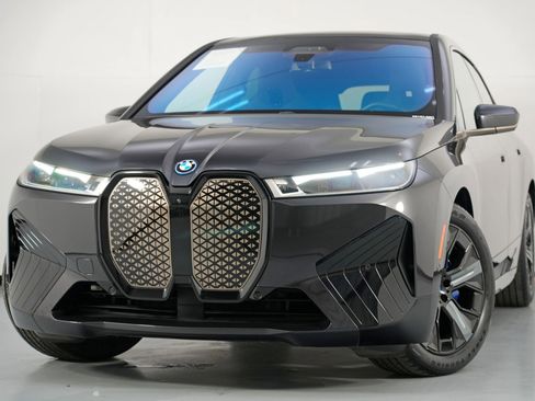 Used 2022 BMW iX xDrive50 w/ Premium Package image 3