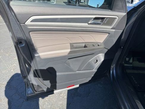 Used 2022 Volkswagen Atlas Cross Sport SEL AWD/4WD image 16