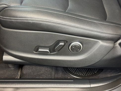 Used 2025 Genesis GV70 2.5T image 9