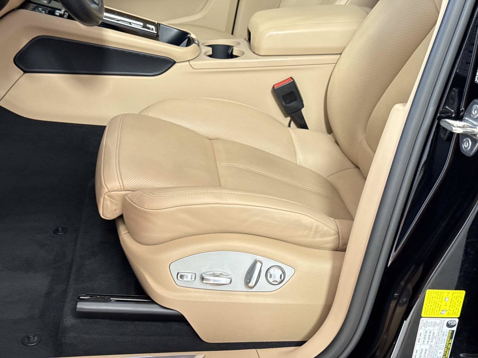 Used 2024 Porsche Macan AWD/4WD image 18